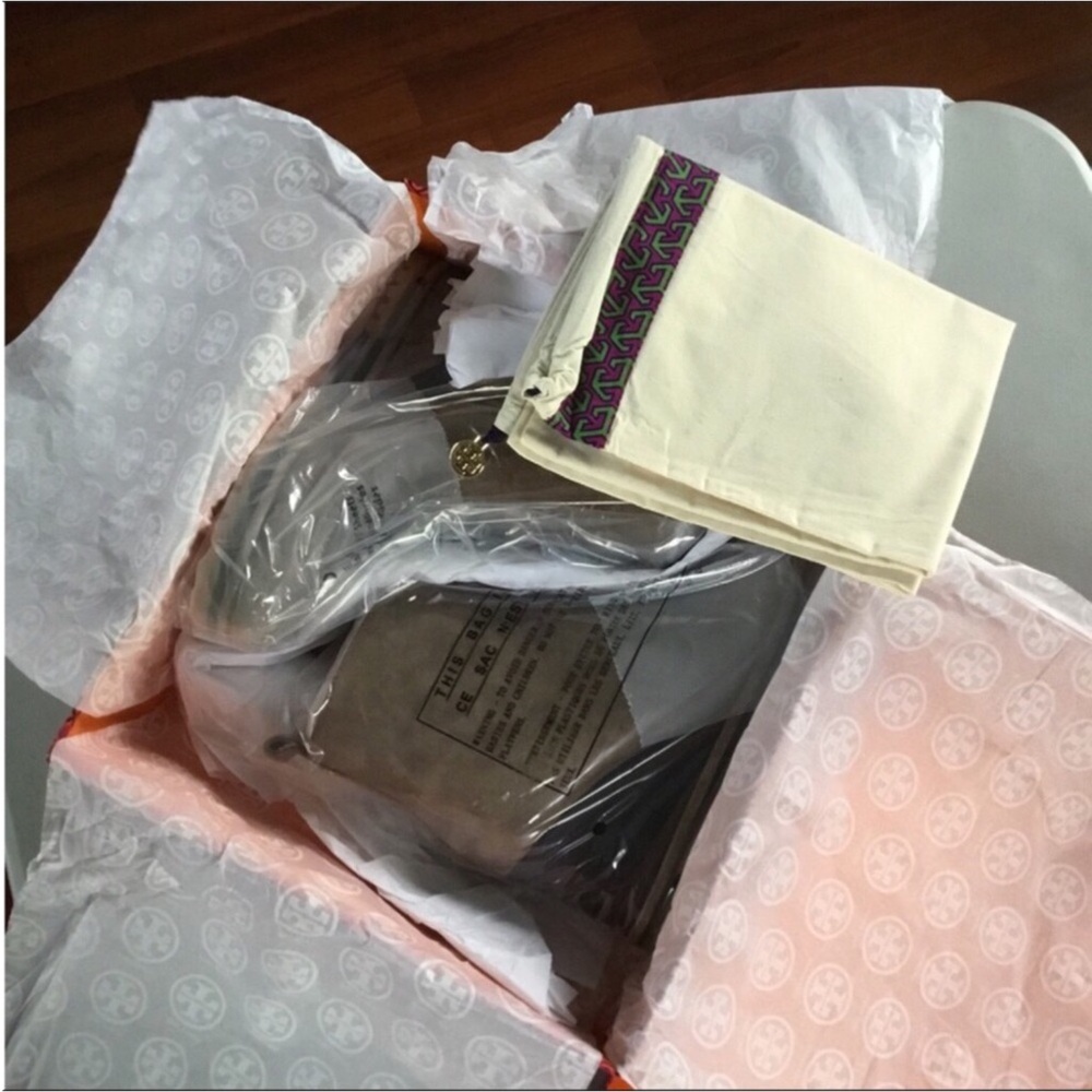 TORY BURCH NEW SPORTY ANKLE LOGO LUG SOLE WEDGE BOOTIE-SUEDE-COLOR RIVER ROCK - Picture 15 of 16